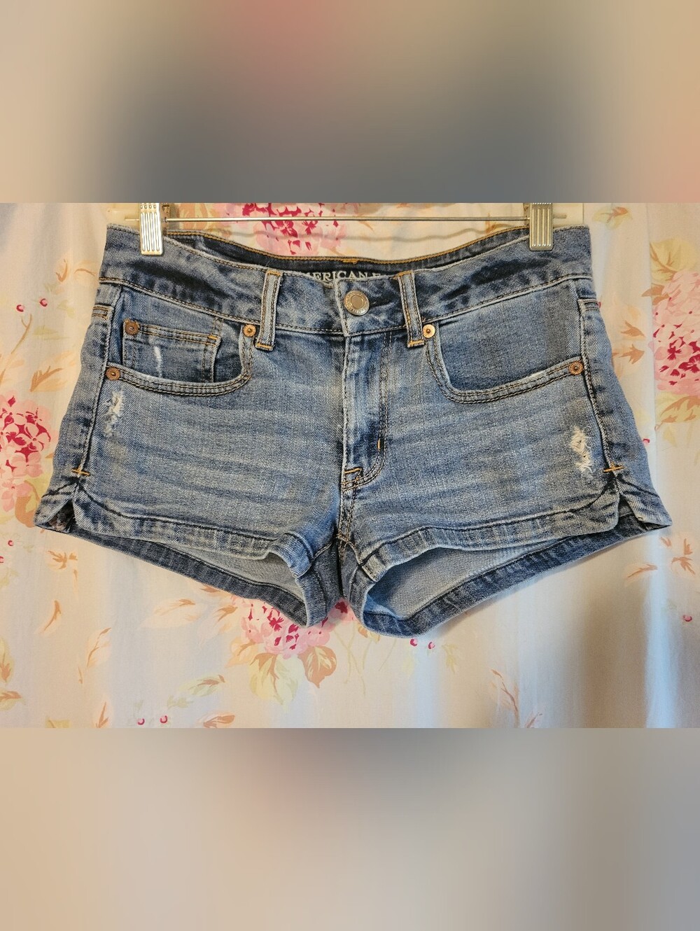 ** RARE** Y2K American Eagle Low-Rise Stretch "Shortie" Jean Shorts Size 6